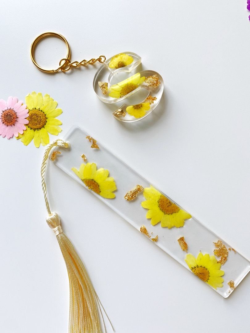 طقم ميدالية وبوك مارك